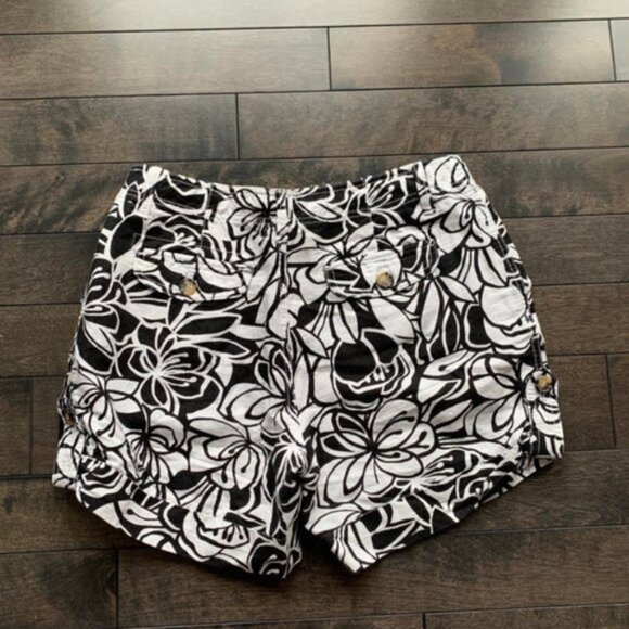 Liz Floral Shorts - Picture 2 of 2